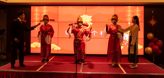 天九国际手机新版
同仁准备的财神节目